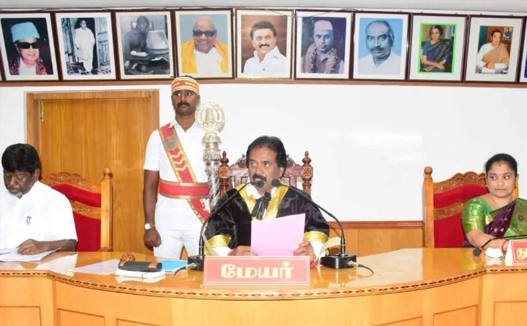AIADMK-DMK Clash  Trichy Corporation Meeting 