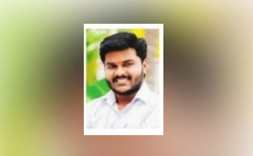 Ex-bank employee who defrauded  Rs 100 crore through online trading  into hiding with his family