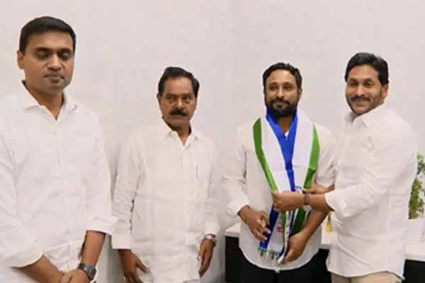 Ambati Rayudu has announced his resignation from YSR Congress Party