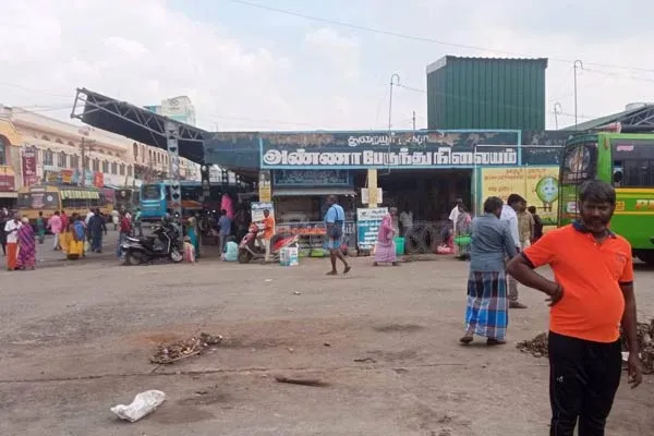 sudden fire broke out in the old municipal building in Thuraiyur 