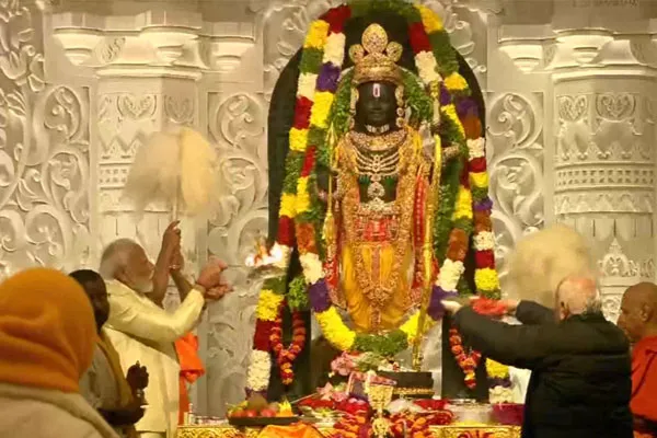 pm modi offered pooja to the idol consecrated in the Ram temple