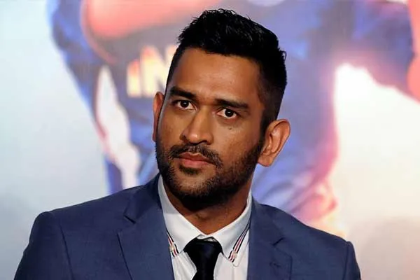 devotees are criticizing dhoni for not attending the opening ceremony of the Ram temple