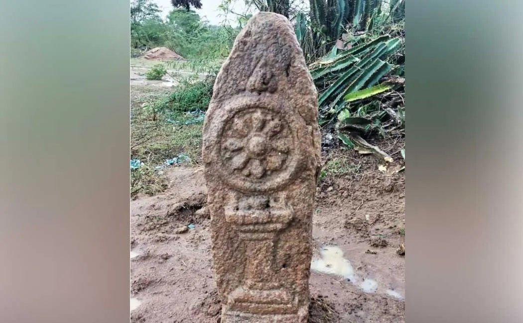 Discovery of the Dharmachakra Pillar, a Buddhist symbol, at Oranikarai.