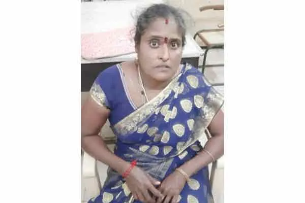 Two arrested for making fake stamps and swindling jewelery and money claiming that the they will arrange government jobs!