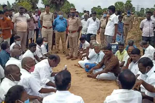 Opposition to open sand quarry! DMK MLA leads river villagers on ground 
