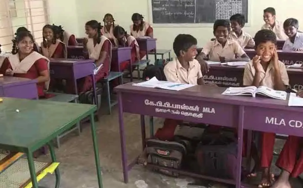Should students  go to school or not?