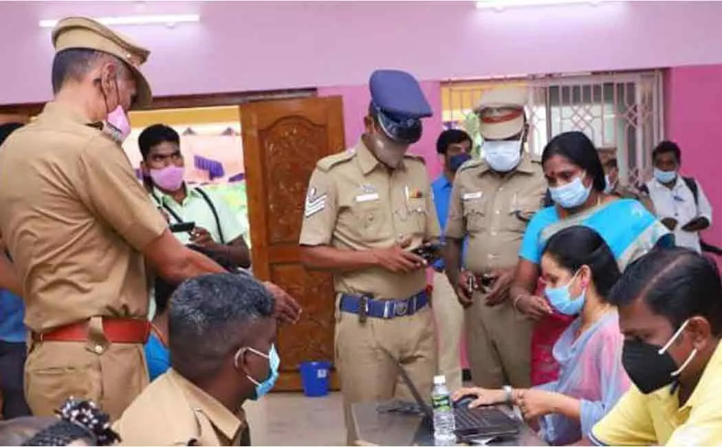 Police vaccinate families at the behest of the commissioner