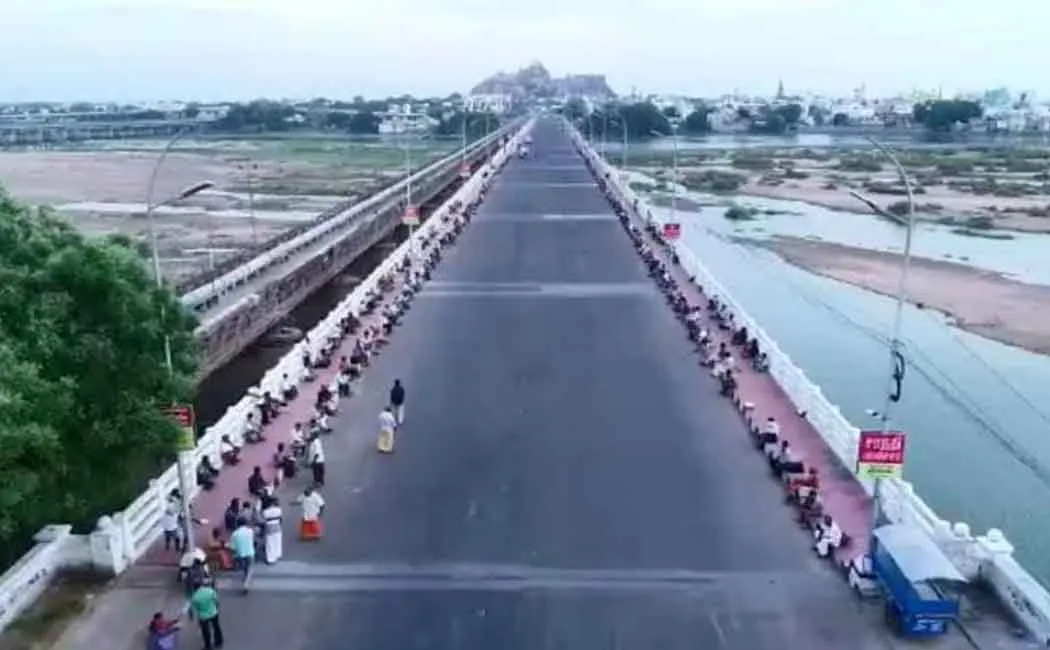 Trichy people requesting to rebuild the cauvery bridge 