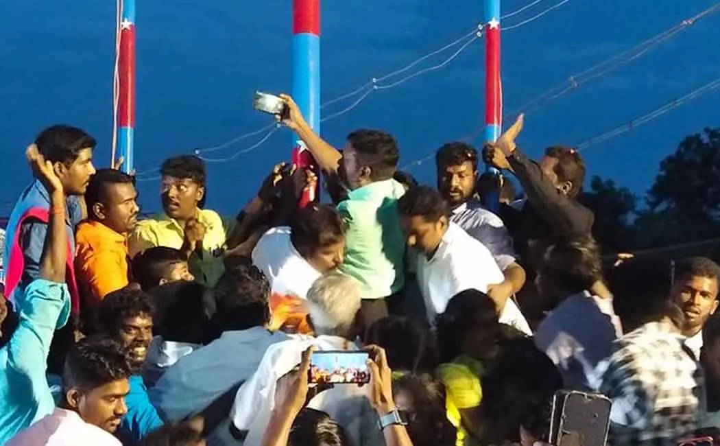 Thirumavalavan excitedly took a selfie with the party members 