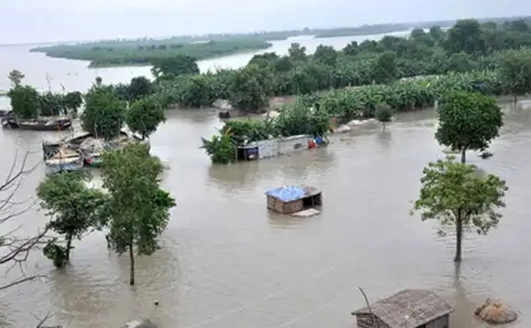 The daughter who was swept away in the flood before the eyes of the mother!