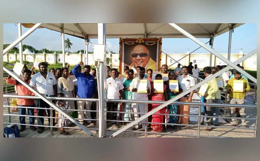 Workers who put the work order at the Kalaignar memorial and did the honors!