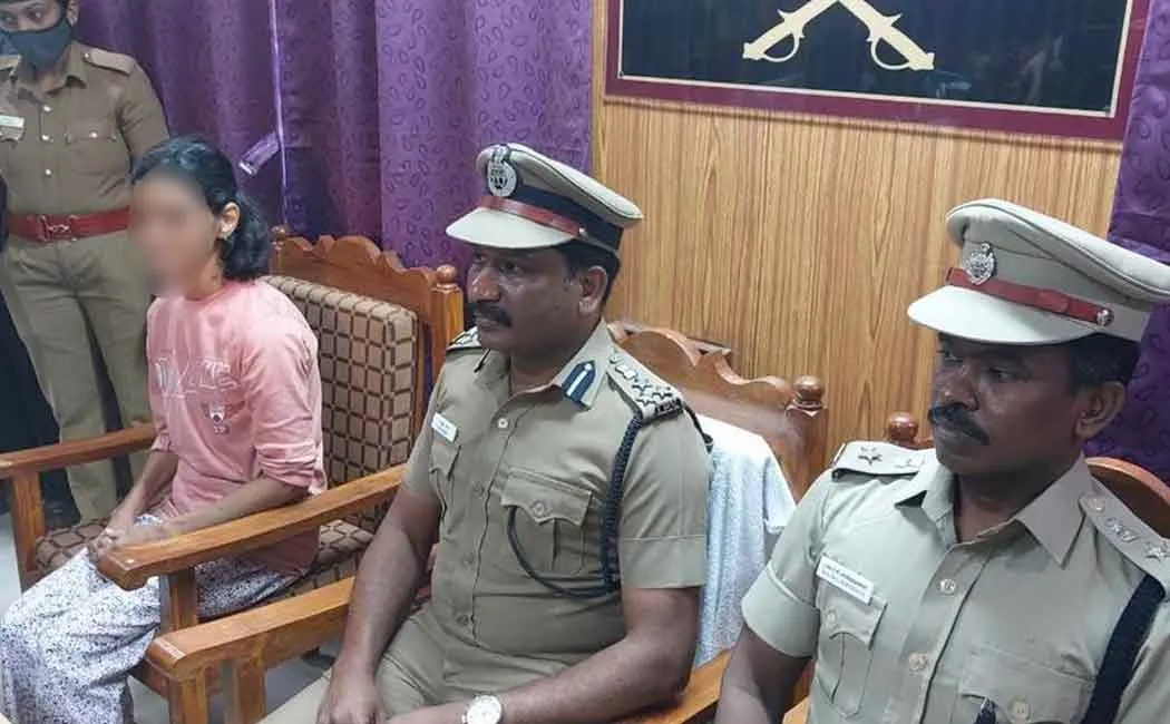 Karnataka woman  surrenders to Tamil Nadu police