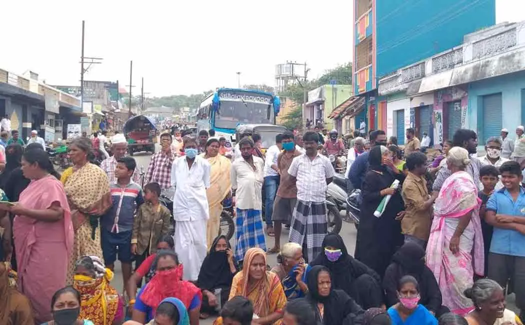 Request to separate ration shop; Officers closed the store