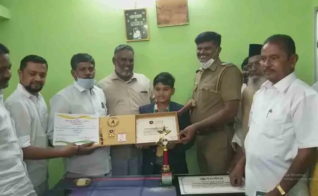 Collector honors sixth grade student at Republic Day