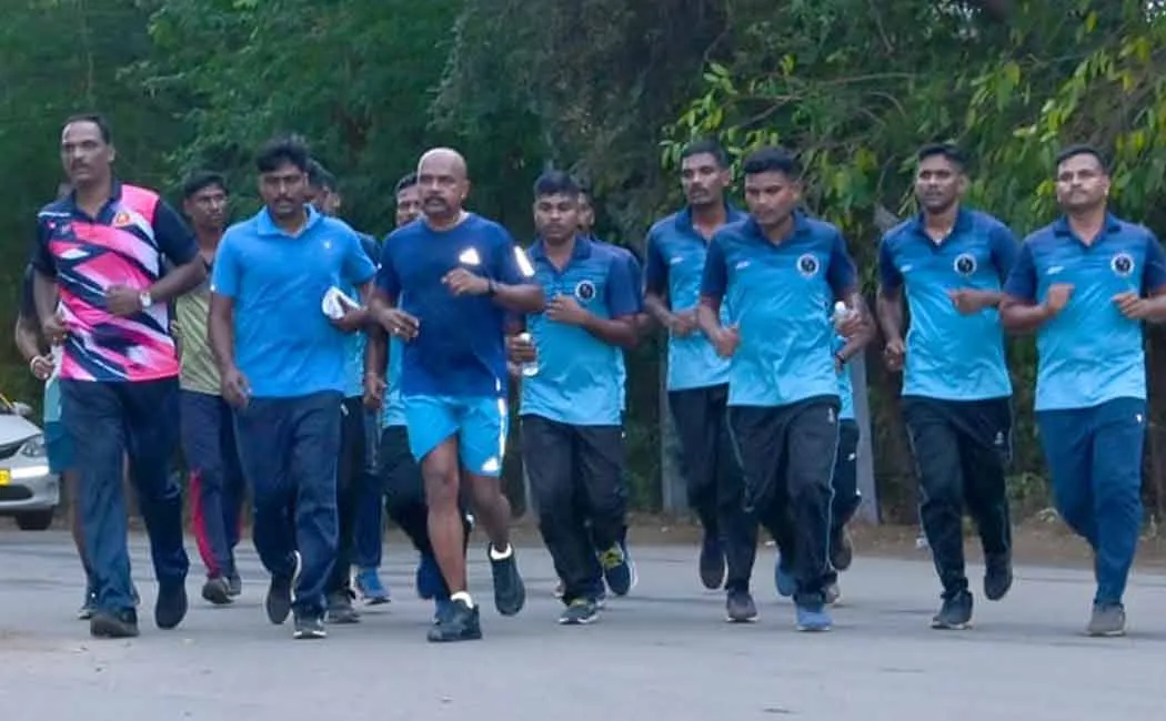 Top officers run to raise awareness for guards!