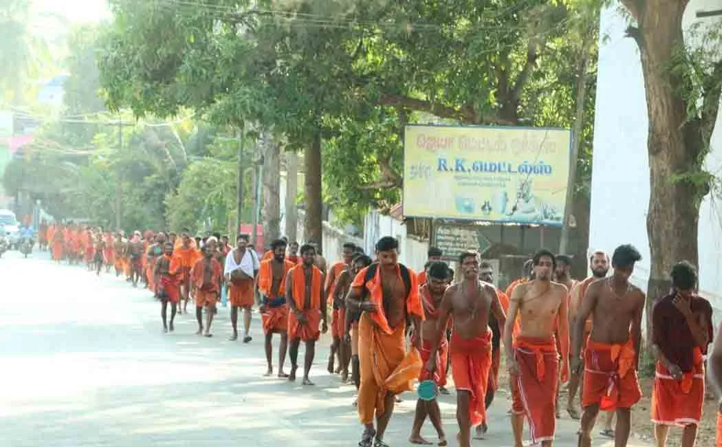 Thousands of devotees flock to the shrine with the slogan 'Govinda ... Gopala' on Maha Shivaratri!