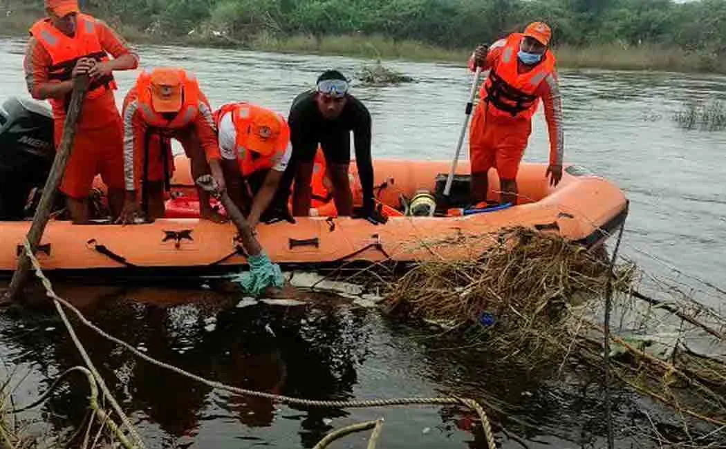 Death of a youth who was swept away in the river!