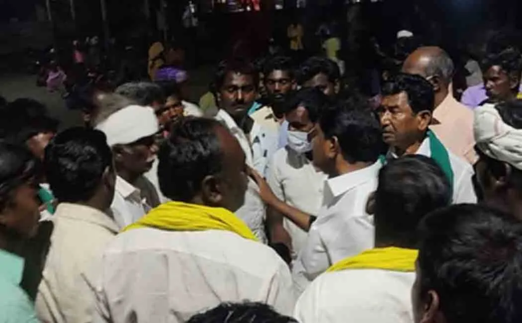 Temple Festival! People waiting in the dhasildar office 