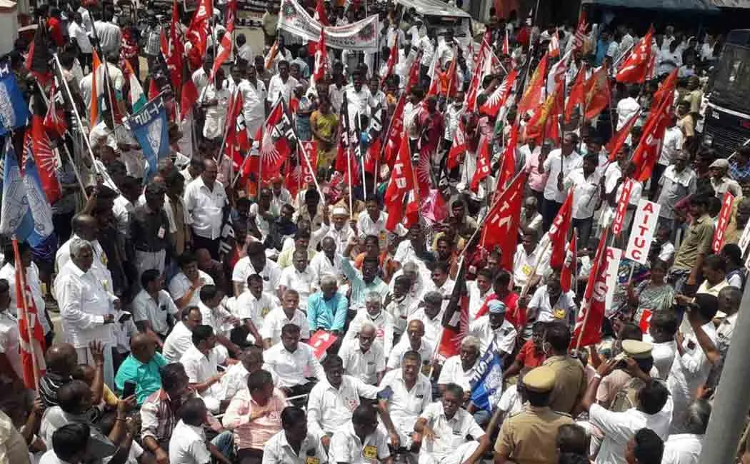 Out of 800 buses only 100 are in operation! People suffer in Dindigul region!