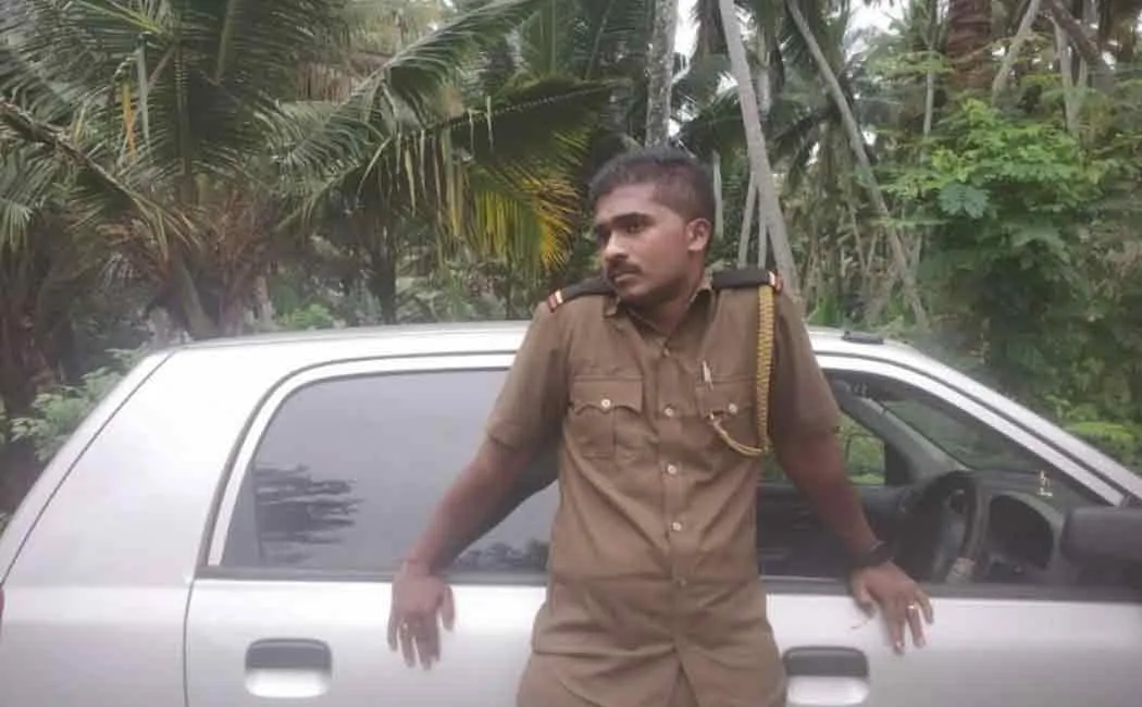 Airport security who lied as as sub inspector of the area was arrest 