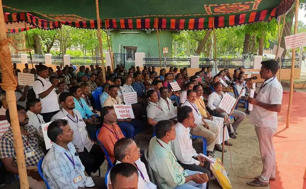 Annamalai University  staff  struggle 