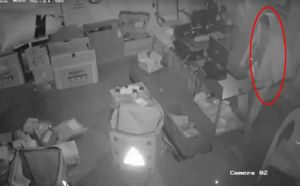 The mysterious person who showed his hand at the delivery point of the famous online company!