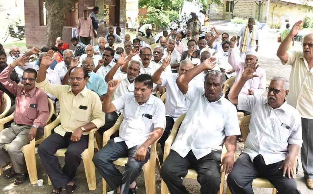 Pensioners involved in the Tarna struggle!