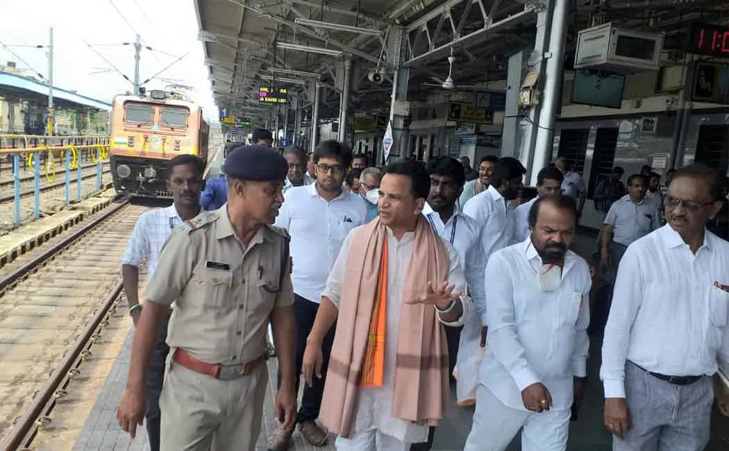 Passenger safety team inspects Trichy railway station