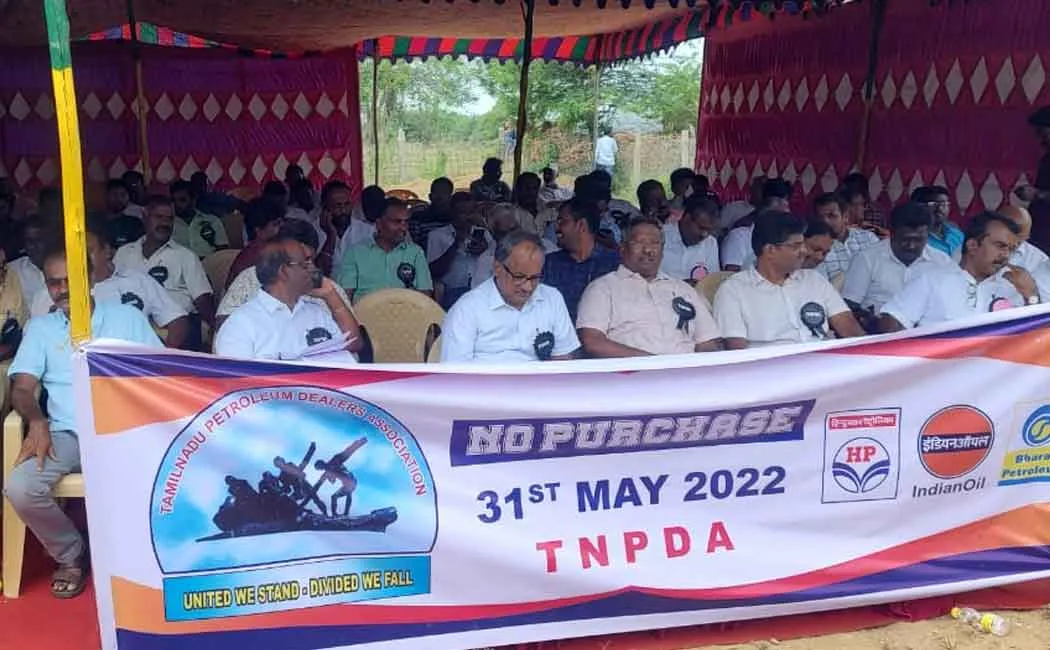 Vendors strike to stop petrol, diesel purchases