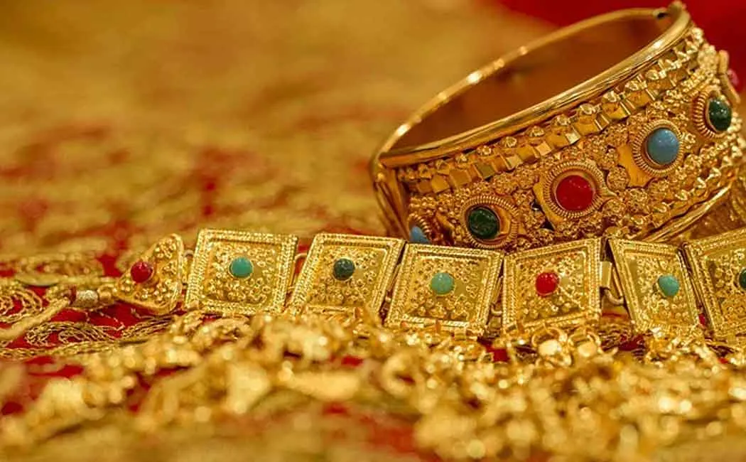 The wife who handed over the jewelry stolen by her husband to the right person!