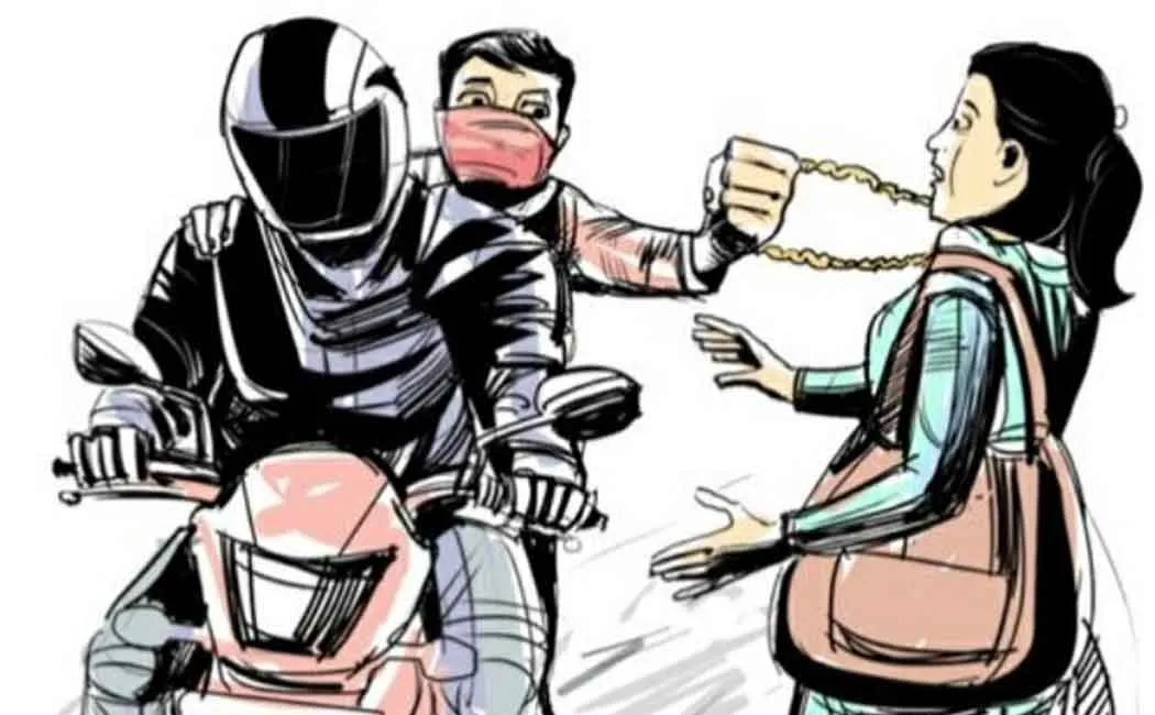 chain snatching public caught thief 