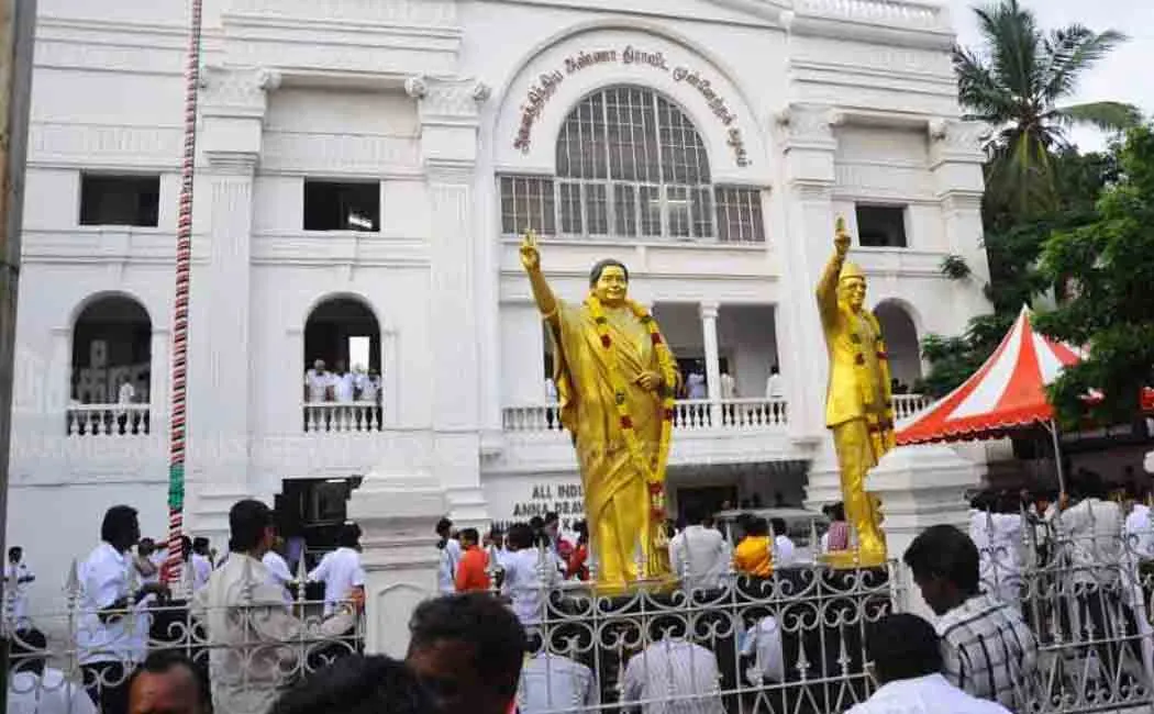Person looted money from admk member 