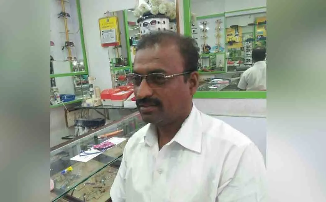 Debt issue old lady got trouble in karur 