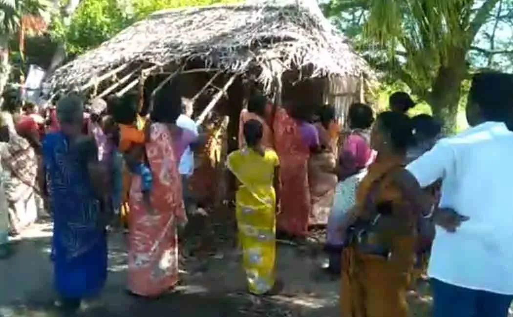 Woman who taken away the alcohol shop in nagapattinam  