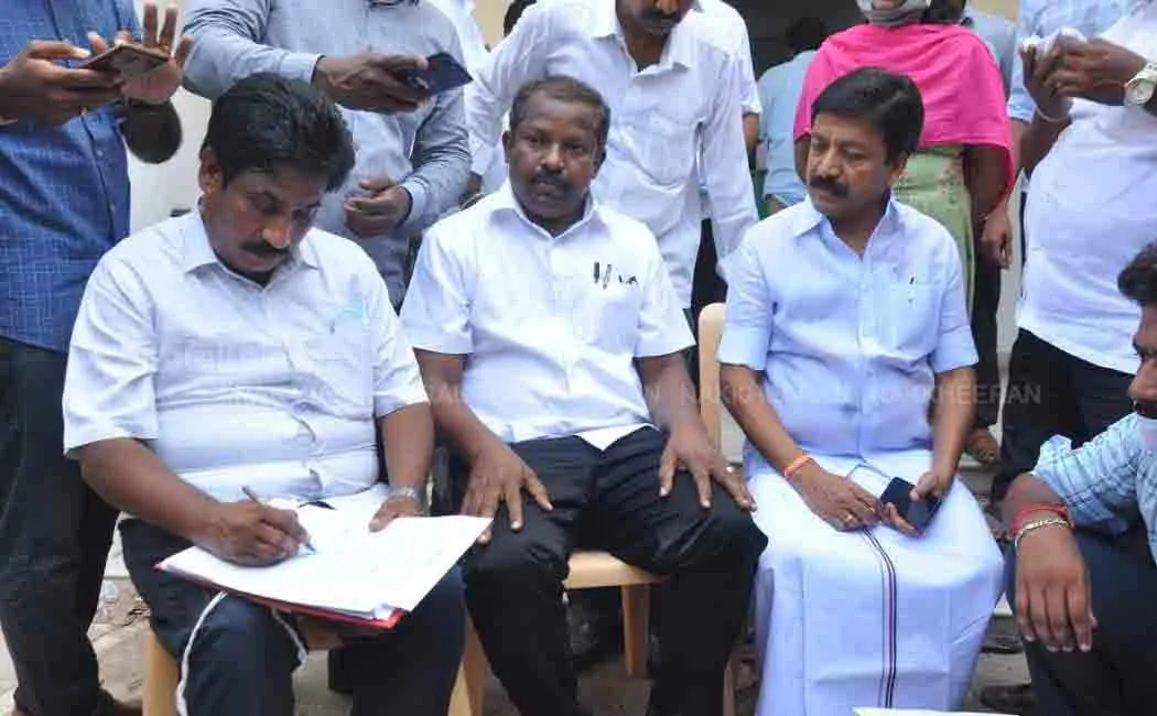 document handling;  CV Shanmugam Complaint against OPS supporters at  police station