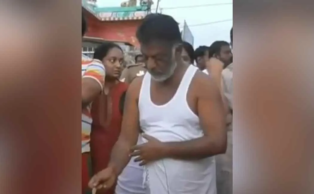O. Panneerselvam who gave a titi to his wife in Rameswaram!