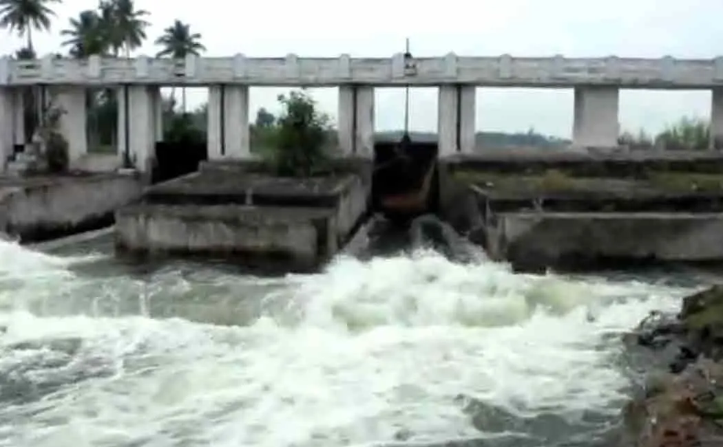 Erode river overfull heavy rain  