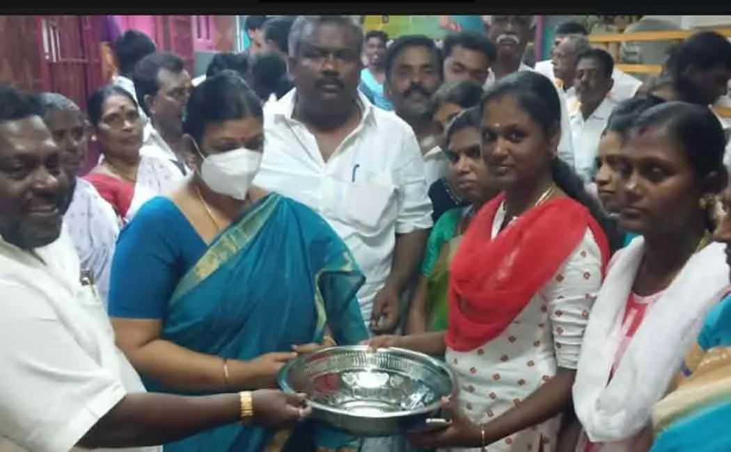 ADMK MLA thenmozhi participate in dindigul admk function 