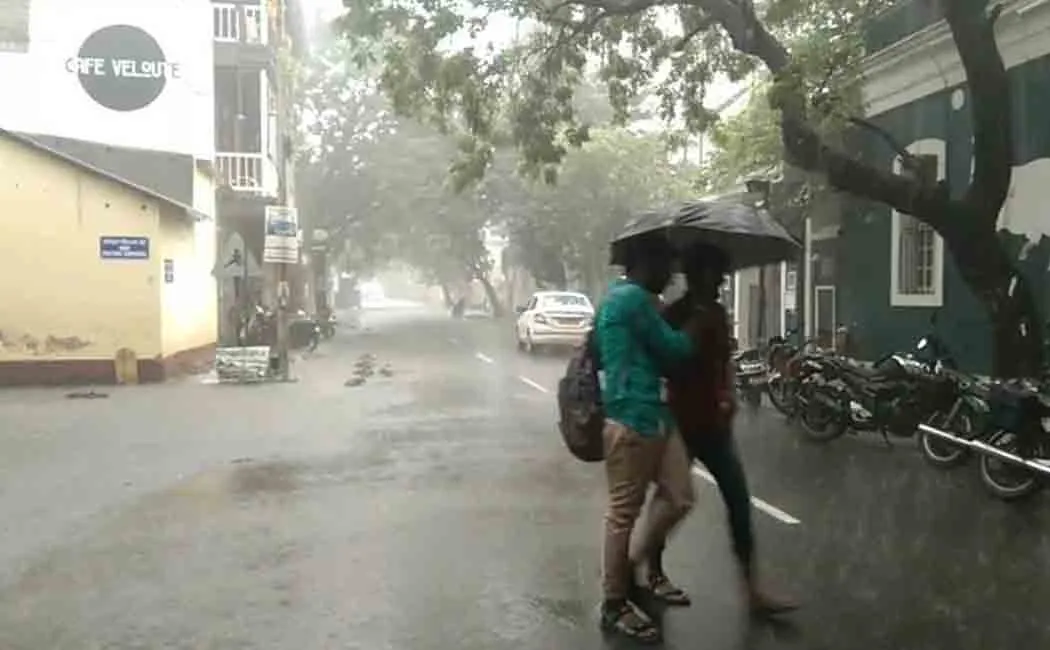 Normal life affected by heavy rain in Puducherry!