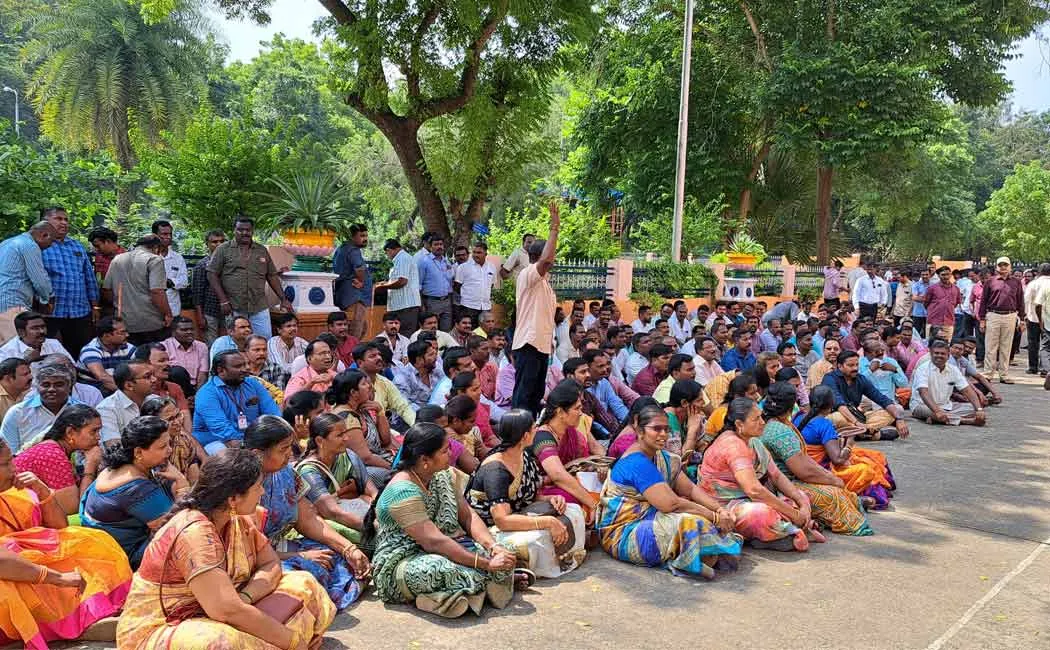 Special officers of the University are Struggling in the Annamalai University campus