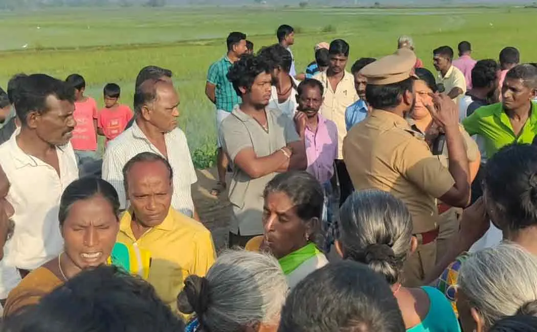 People struggle road on Cuddalore-Chidambaram National Highway!