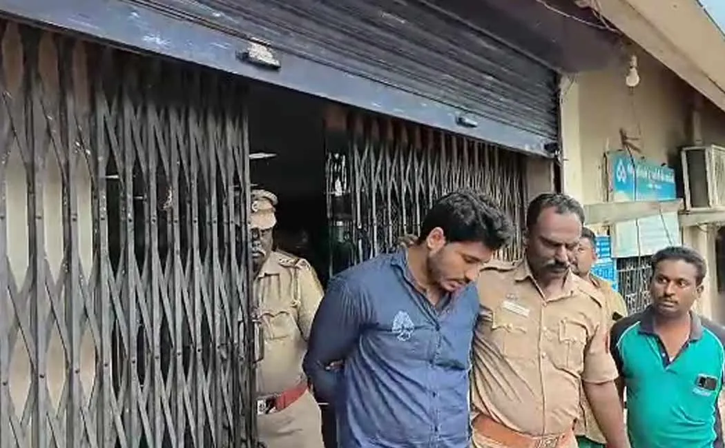 Bank theft issue in Dindigul police arrested one youngster 