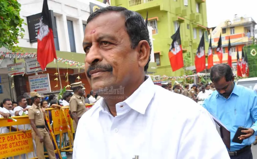 ADMK and BJP issue O S Maniyan comment  