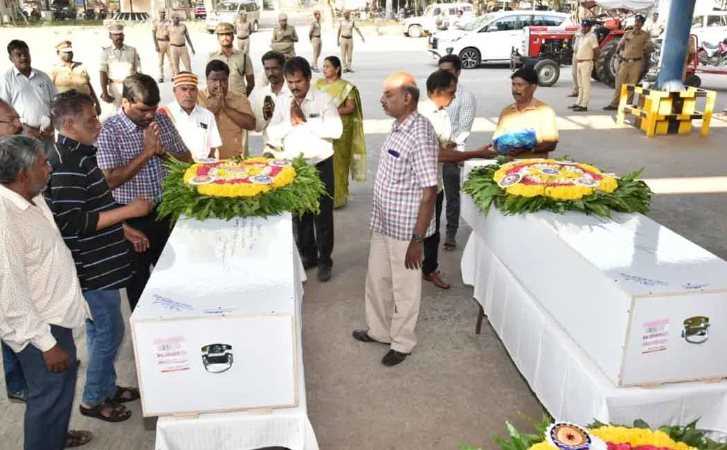 Dubai fire accident trihy collector pays homage in person 