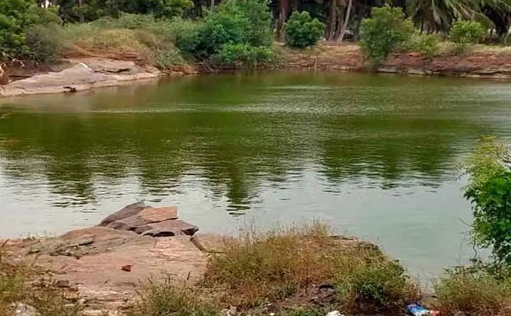 The boys who went to bathe in the lake got stuck in the mud and passes away 