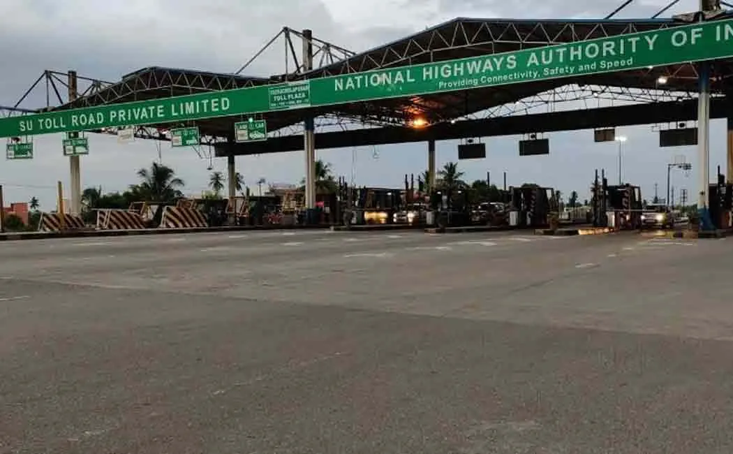Government bus permit denial on National Highway vikiravandi tollgate