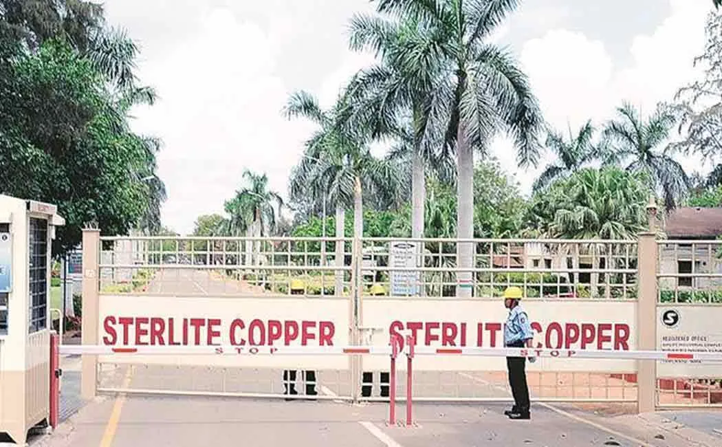 Sterlite issue; People block the road near the collector's office