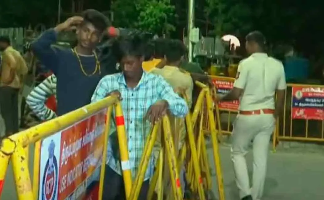  youths who have been waiting since midnight at chennai chepauk 