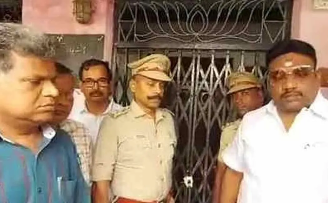 Virudhacalam school has been sealed 