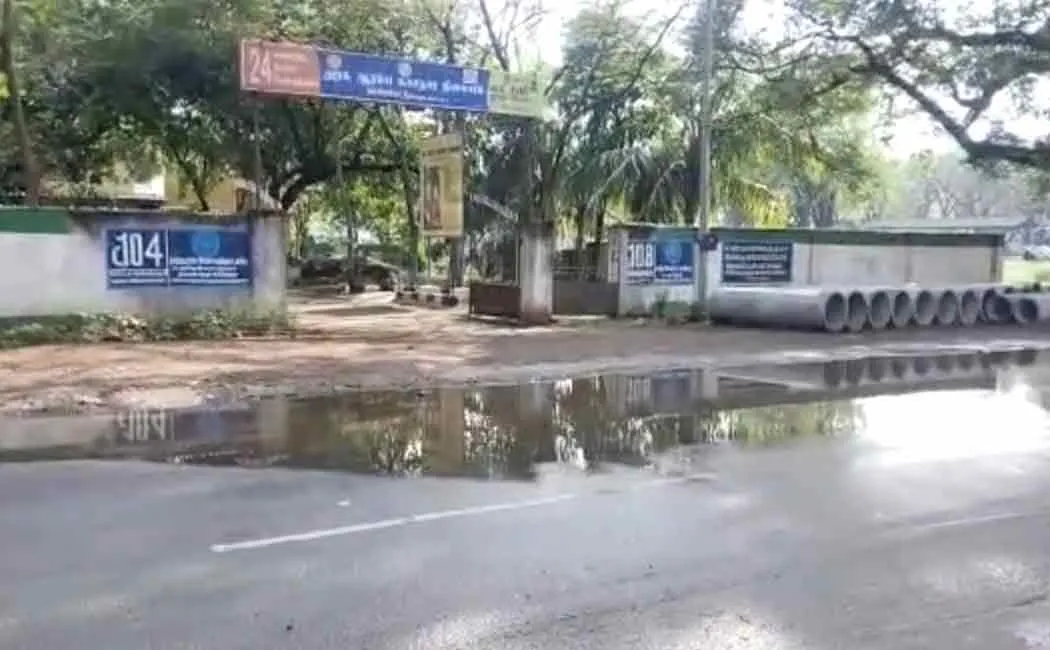 A pregnant woman who fell into a pit filled with sewage 